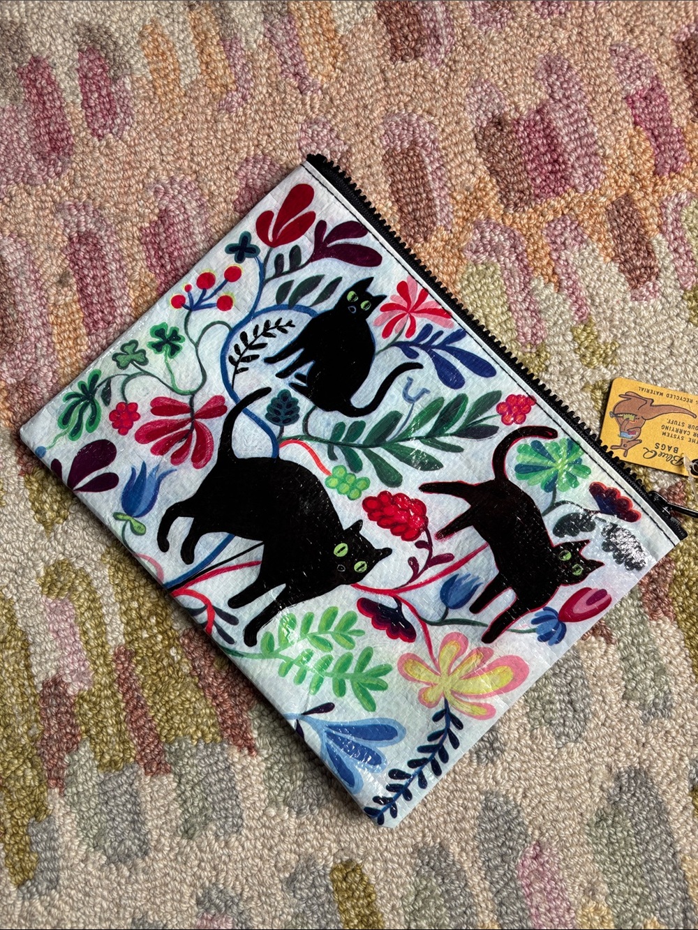 Blue Q “Here Kitty” Zipper Pouch Martha Rich Designed NWT Scared black cats
